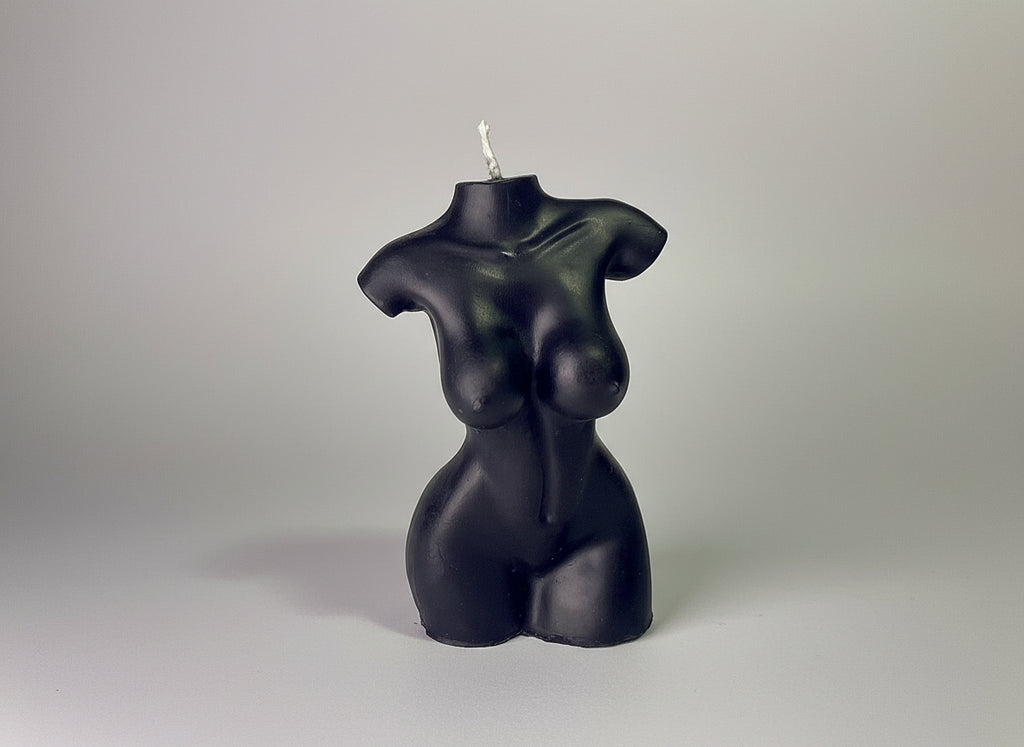 Ръчно изработена луксозна ароматна соева свещ ‘The Essence of Her"