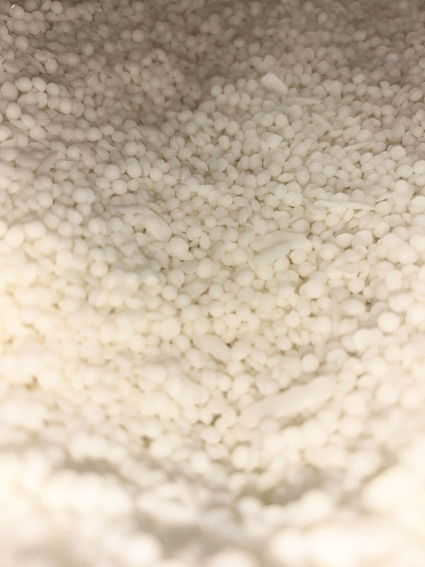 Натурален соев восък – основа за парфюмни свещи